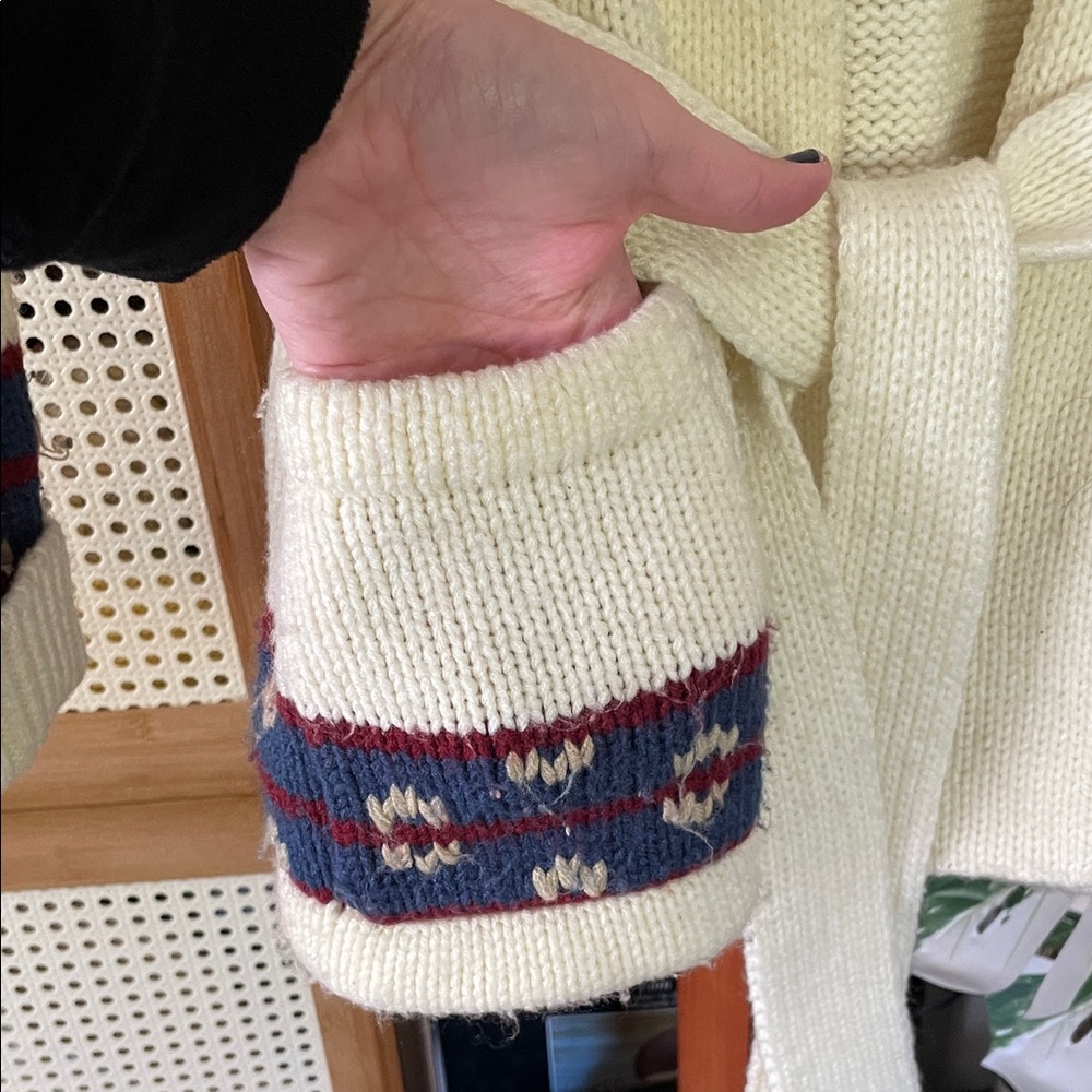 Vintage Cream Knit Sweater - Picture 3 of 5